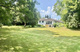 Anlageobjekt in 24619 Bornhöved, Großzügiger Bungalow- als 3-Parteien-Haus genutzt- mit parkähnlichem Grundstück u. Wiese !