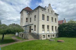 Anlageobjekt in 17139 Malchin, Historische Eleganz trifft solide Kapitalanlage- Mehrfamilienhaus mit Nebengebäude und Gartenanlage