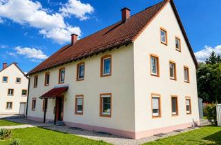 Wohnung kaufen in Ludwigshafener Straße, 84508 Burgkirchen, CHARMANTE 3,5-ZIMMER-ALTBAUWOHNUNG MIT GARTEN, BALKON, GARAGE UND VIEL CHARAKTER IN BURGKIRCHEN AN D