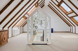 Wohnung kaufen in 40699 Erkrath, Licht, Raum und Charakter – Dachgeschosswohnung mit beeindruckender Spitzbodenfläche und Südbalkon