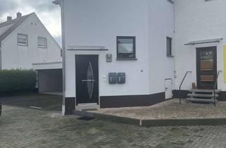 Haus kaufen in 63594 Hasselroth, Großes Zweifamilienhaus plus 1 Gewerbeeinheit, Doppelgarage und sechs Kfz-Stellplätze