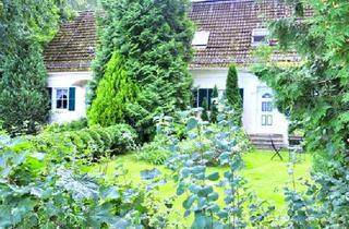 Haus kaufen in Schloßberg, 15526 Bad Saarow, Bad Saarow am Scharmützelsee: Landhaushälfte in traumhafter Alleinlage am Schloss – Courtagefrei –