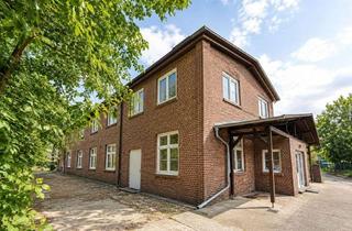 Haus kaufen in 03172 Guben, Ein Haus, viele Möglichkeiten: Wohnen mit Dachterrasse und im Erdgeschoss große Lagerhallen