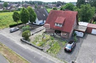 Einfamilienhaus kaufen in 49843 Uelsen, Uelsen! Sanierungsbedürftiges Einfamilienhaus mit Garage, Carport, Terrasse, Balkon und Garten!