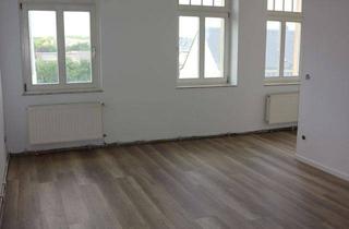 Wohnung mieten in Leonhardtstraße 23, 09112 Chemnitz, Gut geschnittene Räume - Tageslichtküche mit Zugang zum Balkon - im DG