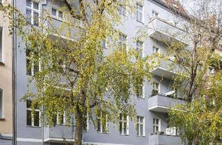 Wohnung kaufen in Driesener Straße 29, 10439 Prenzlauer Berg, Wohnen über den Dächern: Großzügige 3-Zi.-DG-Altbauwohnung, Eigennutz möglich!