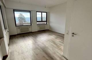 Wohnung kaufen in 72250 Freudenstadt, Großzügige 6,5-Zimmer-Wohnung mit zwei Garagen, Balkon & Terrasse in Freudenstadt-Dietersweiler