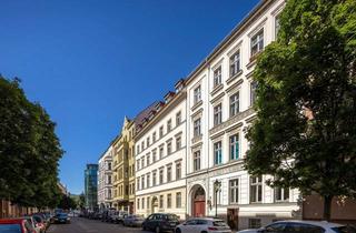 Wohnung kaufen in Max-Beer-Straße, 10119 Mitte, Investieren in Toplage: 2-Zi.-Altbauwohnung im Scheunenviertel, Berlin-Mitte!
