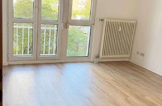 Wohnung kaufen in Raimannweg, 79115 Haslach, Bezugsfreie, komplett renovierte, sehr helle zentrale 1 Zimmer WHG Freiburg