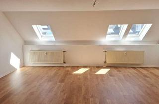 Wohnung mieten in Ulbrichtstraße, 09126 Bernsdorf, +++ Große, helle Maisonette-DG-Wohnung mit Balkon und Aufzug +++