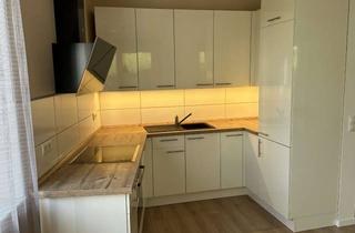 Wohnung mieten in Am Sonnenhang 14, 53639 Königswinter, 2-Zimmer-Wohnung mit Balkon, Einbauküche, Parkplatz, Gartenhäuschen und Garten in 2 Zweifamilienhaus