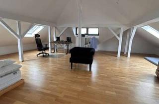 Wohnung mieten in Biebricher Allee 163, 65203 Biebrich, 2 Zimmerwohnung in Wiesbaden: Helle Dachgeschosswohnung mit Einbauküche