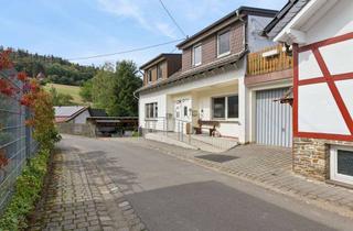 Haus kaufen in 53506 Ahrbrück, Immobilienverkauf mit Weitblick - gepflegtes Zweifamilienhaus mit moderner Energietechnik