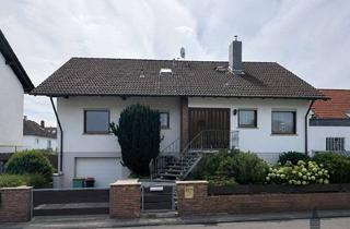 Einfamilienhaus kaufen in 63594 Hasselroth, Ein Haus, viele Möglichkeiten – Einfamilienhaus mit zwei Wohnebenen und großem Garten