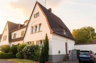 Einfamilienhaus kaufen in 53859 Niederkassel, Einfamilienhaus mit Geschichte, Charme und vielseitigen Möglichkeiten