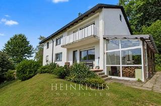 Haus kaufen in 85354 Freising, Freising, OT Garten | Großzügiges Zweifamilienhaus mit Weitblick auf 2109 m² Grund | Familientraum