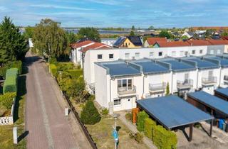 Haus kaufen in Schillerstraße 30, 06766 Bitterfeld-Wolfen, Außergewöhnliches Reihenendhaus mit Carport, Balkon und überdachter Terrasse in Wolfen