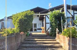 Haus kaufen in 76879 Hochstadt, Wohnen & Bauen in Hochstadt: Charmanter Bungalow mit Baugrundstück für 2. Haus