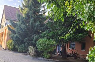 Haus kaufen in Schwarzer Weg, 31199 Diekholzen, Drei vermietete Wohnungen, Jahreskaltmiete: 13.560,00 €