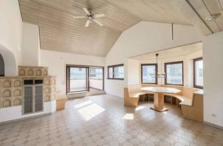 Wohnung kaufen in Lönsweg 15, 75305 Neuenbürg, Wohnen mit Studiocharakter: Dachterrasse, Kachelofen & ausgebauter Spitzboden