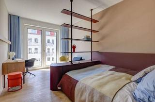 Wohnung mieten in Revaler Straße, 10243 Friedrichshain, FRIEDRICH: Studio mit Tischlermöbeln und Balkon I Paketstation, Calisthenics und Dachterrasse!