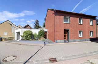 Doppelhaushälfte kaufen in 52441 Linnich, Doppelhaushälfte mit Innenhof, Doppelgarage und viel Potenzial