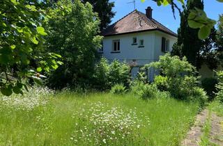 Haus kaufen in 61381 Friedrichsdorf, SELTENE GELEGENHEIT: Liegenschaft mit großem Grundstück + Entwicklungspotential in Friedrichsdorf