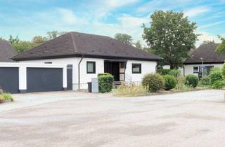 Haus kaufen in 76189 Karlsruhe, Wohnen auf einer Ebene: Charmanter Bungalow mit großem Garten und viel Privatsphäre!