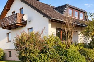 Wohnung mieten in Am Rundweg, 57319 Bad Berleburg, Großzügige 2-Zimmer-Dachgeschosswohnung mit Südbalkon, Einbauküche und Stellplatz