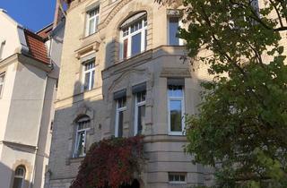 Wohnung mieten in Mörikestraße 56, 70178 Süd, Ruhige, geräumige und gepflegte 2-Zimmer-DG-Wohnung mit Balkon und Einbauküche in Stgt. (Karlshöhe)