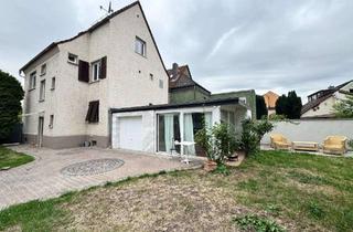 Haus kaufen in 65474 Bischofsheim, Charmantes Stadthaus mit Hof, Garten & Garage in Bischofsheim