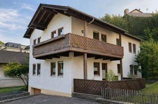 Haus kaufen in 54655 Kyllburg, Selbst wohnen & vermieten: Gepflegtes Zweifamilienhaus mit Talblick, Balkon, Terrasse und Garage