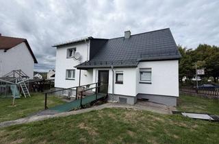 Haus kaufen in 35644 Hohenahr, Freistehendes Zweifamilienhaus mit Garten in Hohenahr-Altenkirchen