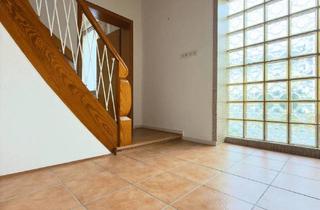 Haus kaufen in 35753 Greifenstein, Ohne Provision: Ein- Zweifamilienhaus mit großem Balkon und Garten