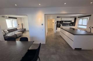 Wohnung mieten in 63110 Rodgau, Sanierung: stilvolle 2,5 Zimmer-Wohnung im 1.OG in Rodgau (Fußbodenheizung, Klima, SCHÜLLER Küche)