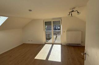 Wohnung mieten in Arthur-Gruber-Straße 27, 71065 Sindelfingen, Erstbezug nach Renovierung! Helle 2-Zimmer-Dachgeschosswohnung mit Balkon & Weitblick