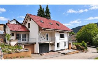 Haus kaufen in 72275 Alpirsbach, Einziehen, vermieten oder beides – Dreifamilienhaus mit großem Garten in Alpirsbach