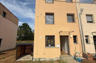 Haus mieten in Annemarie-Tugendhat-Weg, 73431 Aalen, Neubau-Erstbezug in Aalen: 5,5-Zi.-Reiheneckhaus, 145 qm, 2 Bäder, großer Garten & Dachterrasse