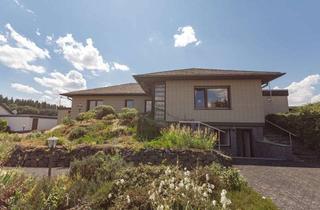 Haus kaufen in 56761 Hauroth, Wohnen auf einer Ebene mit Einliegerwohnung, Wellnessbereich und traumhaftem Garten in der Eifel