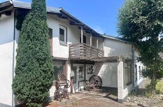 Haus kaufen in 25764 Wesselburen, Vielseitig nutzbares Wohnhaus mit Einliegerwohnung, Garage und Doppelcarport in Wesselburen