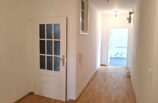 Wohnung kaufen in 70193 West, Großzügige helle 3-Zi Altbauwohnung mit 2 Balkonen und Stellplatz