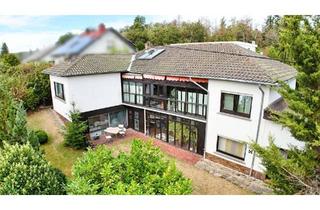 Haus kaufen in 56746 Kempenich, Eleganter Bungalow mit Einliegerwohnung und Pool - Komfortables Wohnen auf 230 m² in Kempenich