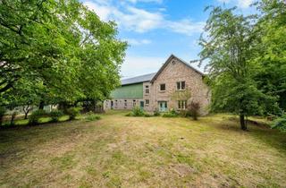 Bauernhaus kaufen in 24568 Kattendorf, Seltene Alleinlage am Waldrand – Bauernhaus, Ausbaureserve & große Scheune auf 4.107 m² Eigenland