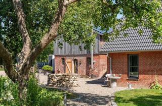 Haus kaufen in 24794 Bünsdorf, Historie trifft Moderne - Kernsanierter Resthof in Alleinlage