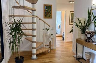 Wohnung kaufen in 41469 Neuss, Helle Maisonette mit Studio, Loggia, Klimaanlage und Stellplatz in verkehrsgünstiger Lage
