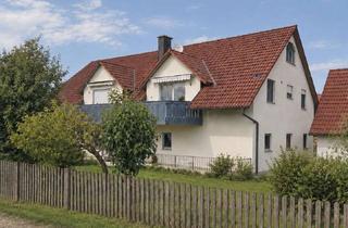 Wohnung kaufen in 86495 Eurasburg, Wohnen mit freiem Blick: Helle Maisonette-Wohnung mit Balkon & niedrigen Nebenkosten