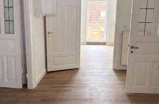 Wohnung mieten in Stadtweg 1-3, 24837 Schleswig, Einzigartige 3-Zimmer-Altbauwohnung mit Balkon, EBK & Schlei-Nähe