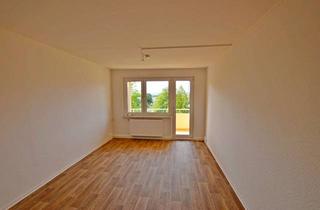 Wohnung mieten in Wilhelm-Koenen-Straße 25, 06526 Sangerhausen, Zentrale Lage! 3-Raum-Wohnung mit Balkon und Badewanne! Bezug ab 01.11.26 möglich!