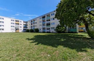 Wohnung mieten in Euler-Chelpin-Str. 20, 86165 Lechhausen, Für die kleine Familie: renovierte 3-Zimmer-Wohnung mit Einbauküche