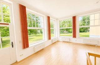 Wohnung mieten in Schlosstraße 10, 19067 Leezen, Exklusives Wohnen im Schloss – 2-Zimmerwohnung im Erdgeschoss und Souterrain mit Gartenzugang!